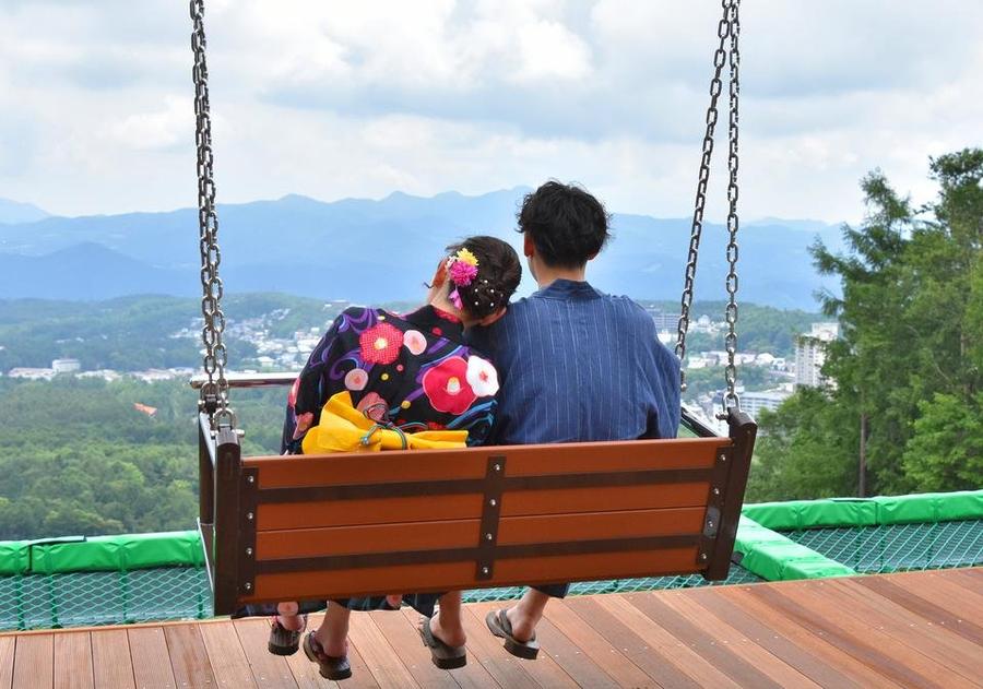 日本一のっぽなブランコ誕生！【草津温泉 SKY-SWING】｜*and trip. た